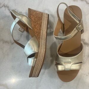 New without box Ugg wedge size 9